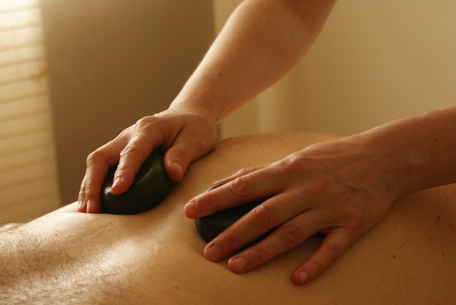 massage aux pierres chaudes