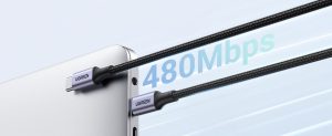 Câbles de chargement USB C UGREEN tressés noirs connectés à un ordinateur portable avec indication de vitesse 480Mbps