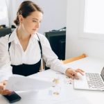 Chemise femme bureau : styles et coupes